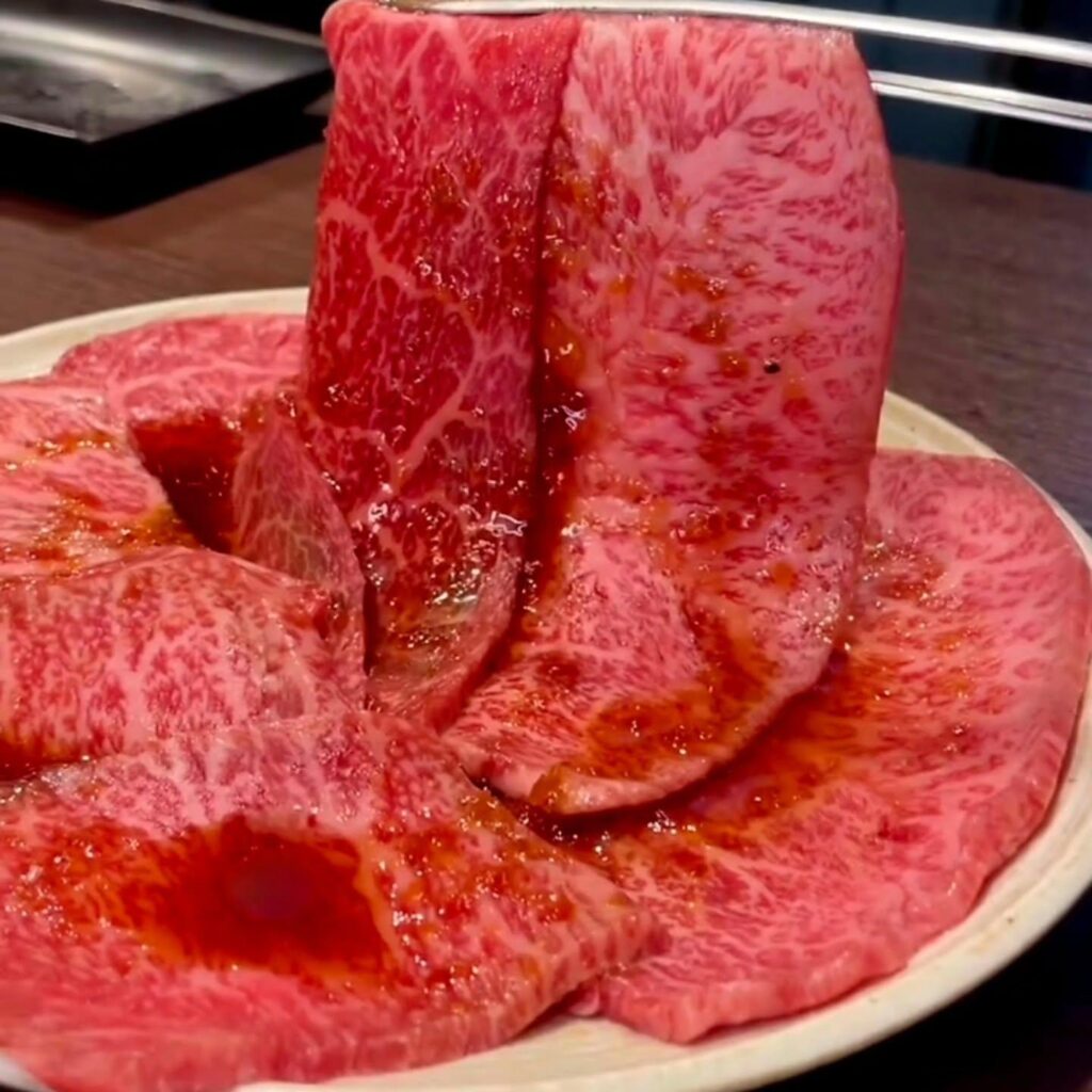週末焼肉…赤身を大判薄切りで。新宿御苑/焼肉/ホルモン/肉/新宿