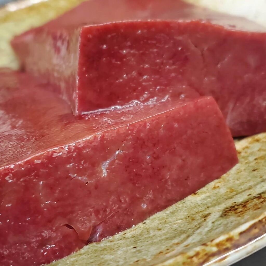 本日のおすすめ(厚切りレバー)プリプリです。新宿御苑/焼肉/ホルモン/肉/新宿/新宿三丁目/ステーキ/ランキング/街…
