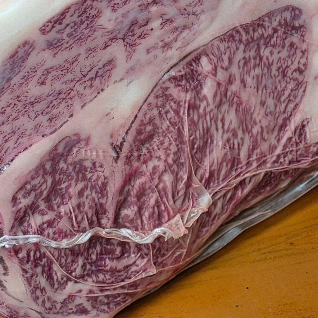 特選ロース用のお肉も入荷したので本日は(特選ロース)(上ロース)おすすめです。新宿御苑/焼肉/ホルモン/肉/新宿/新…