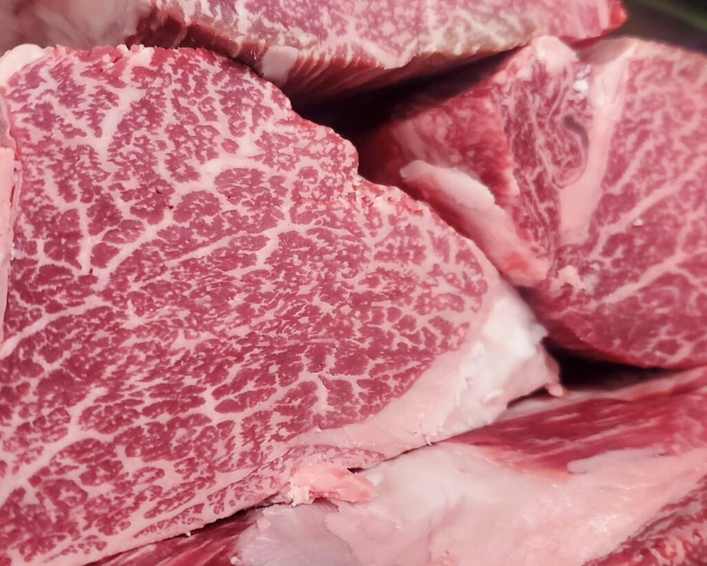 王道…山形牛ヒレ(あっさりとしながらも肉々しい感じも)ワサビやニンニク合うんです。新宿御苑/焼肉/ホルモン/肉/新宿…