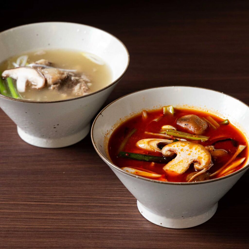 暑い夏はホットなスープ？それとも慈悲深いスープ？どちらを選んでも夏バテ無用です。新宿御苑/焼肉/ホルモン/肉/新宿/…